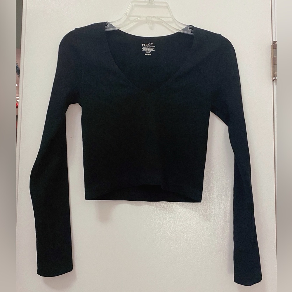 Rue 21 longsleeve cropped shirt